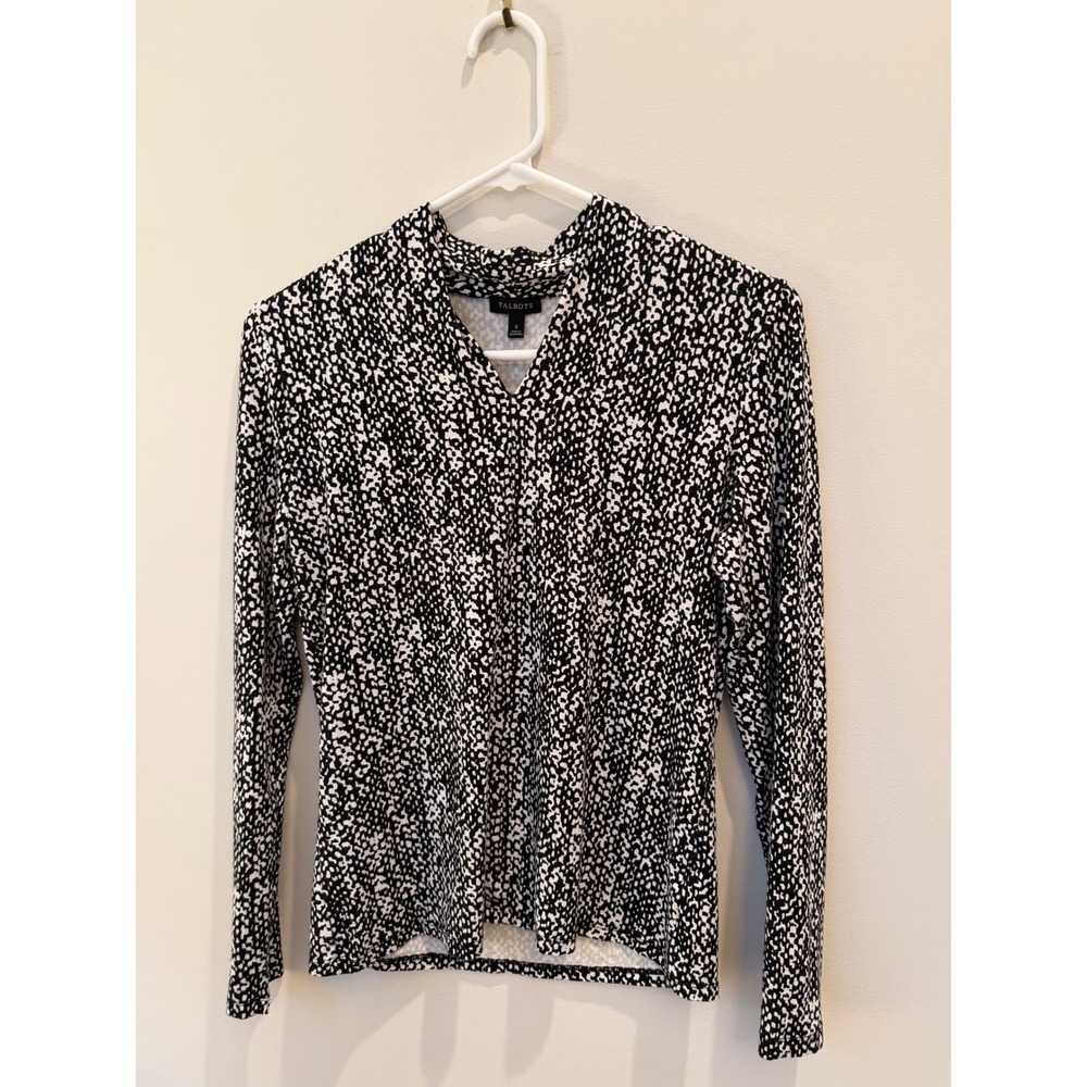 Small Talbots jersey knit top features a black/white geometric pattern v-neck